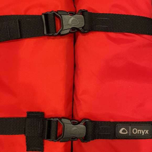 Onyx Red Youth Life Jacket Vest 50 to 90 lbs - Picture 3 of 6